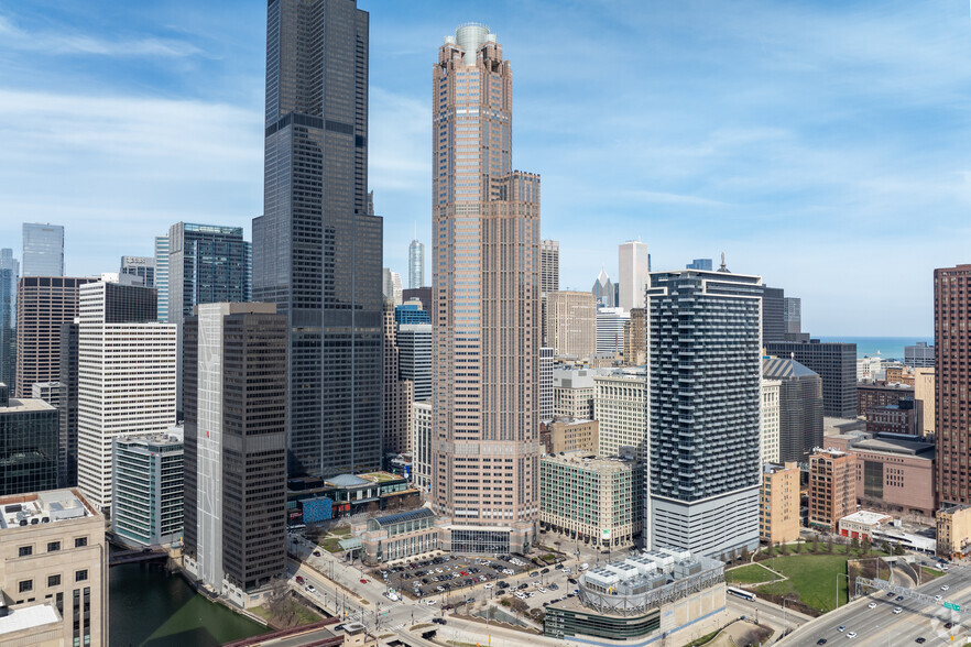 Primary Photo Of 311 S Wacker Dr, Chicago Office For Lease