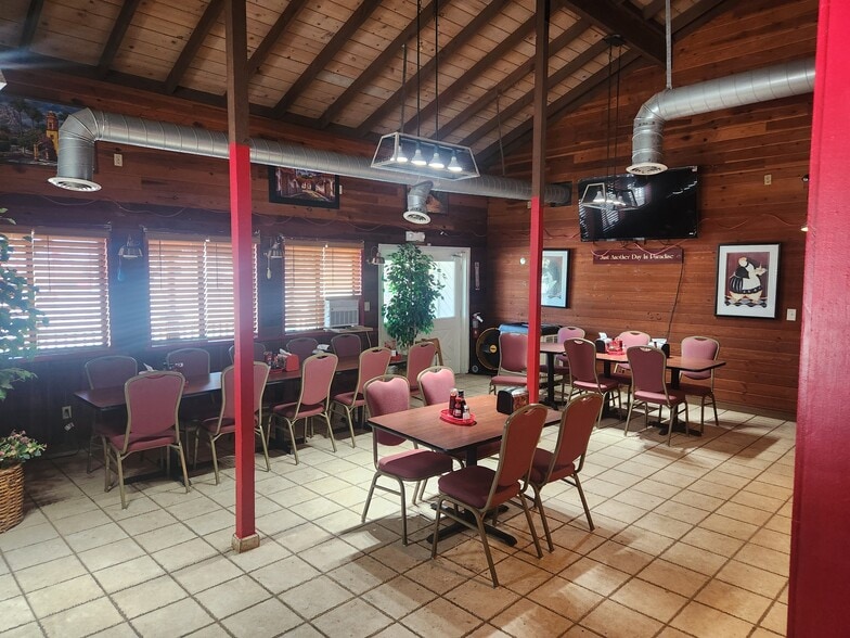 More Photos Of 7998 W Highway 12, Wallace Restaurant For Sale