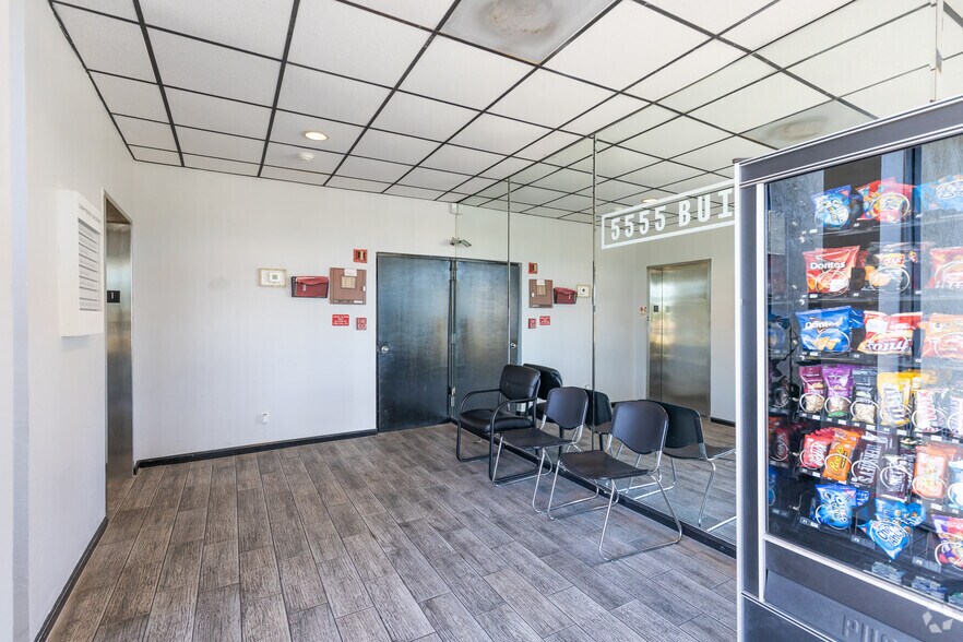 More Photos Of 5555 Hollywood Blvd, Hollywood Medical For Lease
