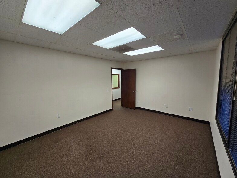More Photos Of 4315 Highland Park Blvd, Lakeland Office For Lease