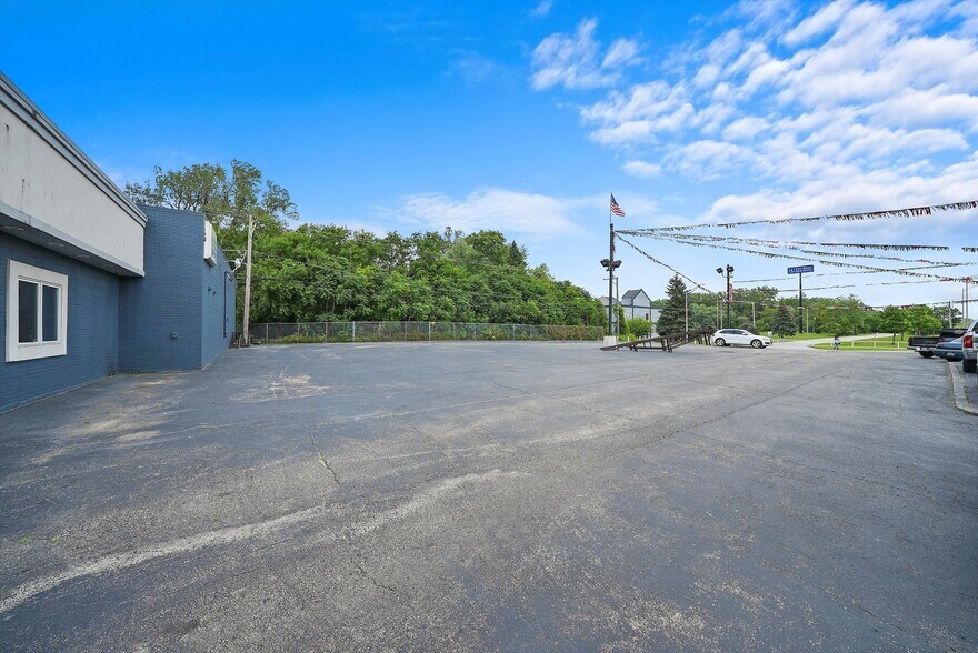 More Photos Of 2920 W 159th St, Markham Freestanding For Sale