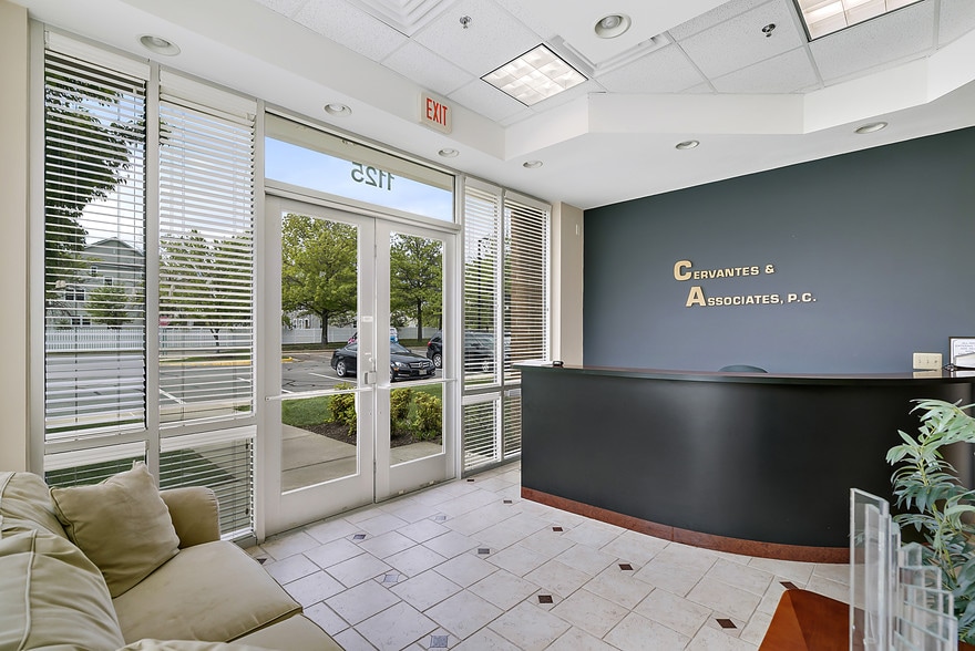 More Photos Of 4229 Lafayette Center Dr, Chantilly Business Park For Lease