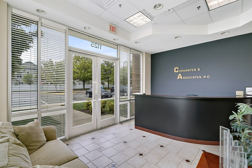 More Photos Of 4229 Lafayette Center Dr, Chantilly Business Park For Sale