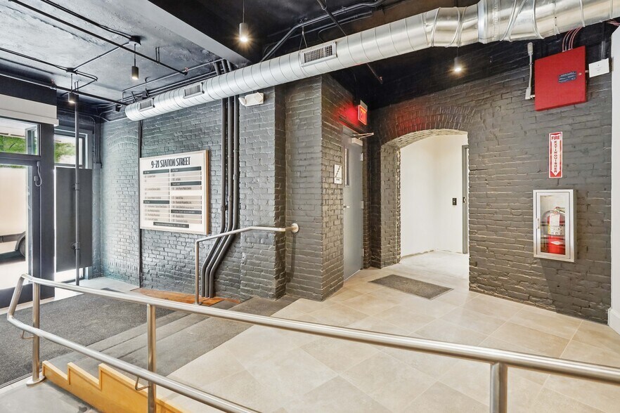 More Photos Of 9-21 Station St, Brookline Loft Creative Space For Lease