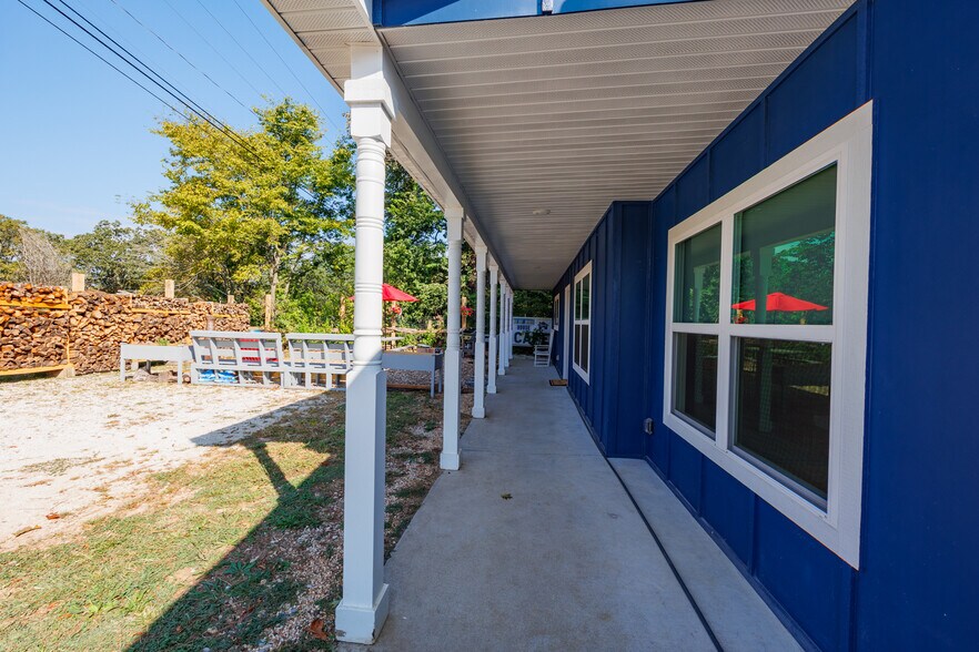 More Photos Of 21588 HWY 71, Winslow General Retail For Sale