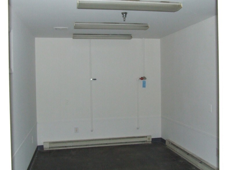 More Photos Of 876 N Lenola Rd, Moorestown Warehouse For Lease