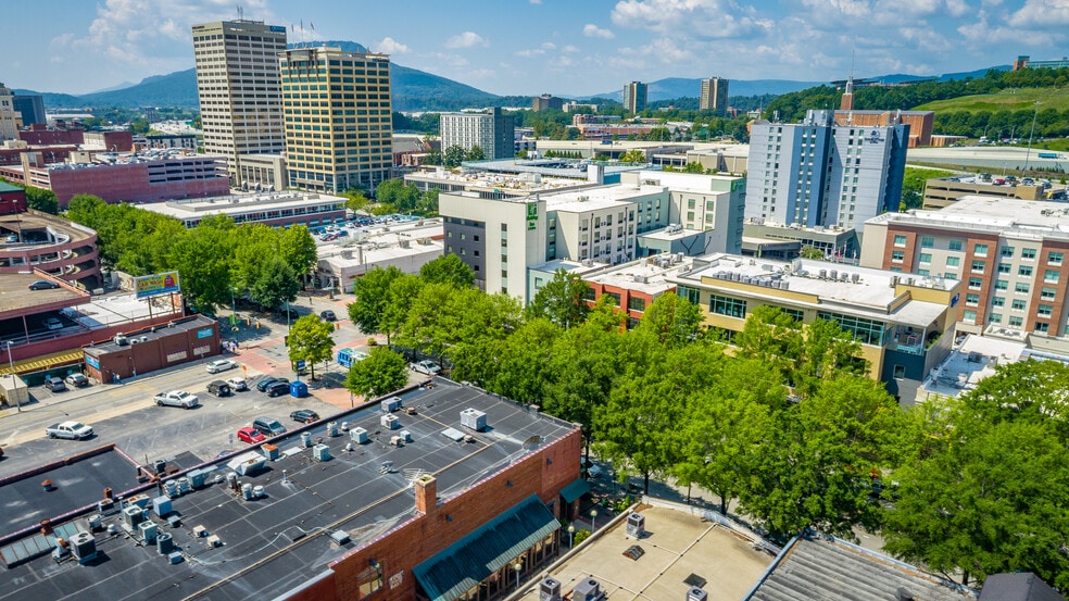 More Photos Of 420 Broad St, Chattanooga Storefront For Lease