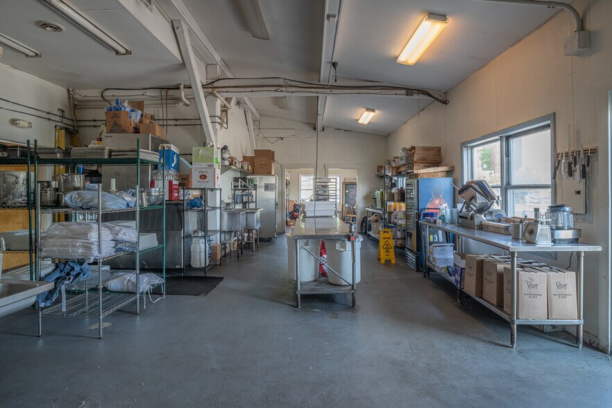 More Photos Of 119 Commercial St, Bath Marina For Sale