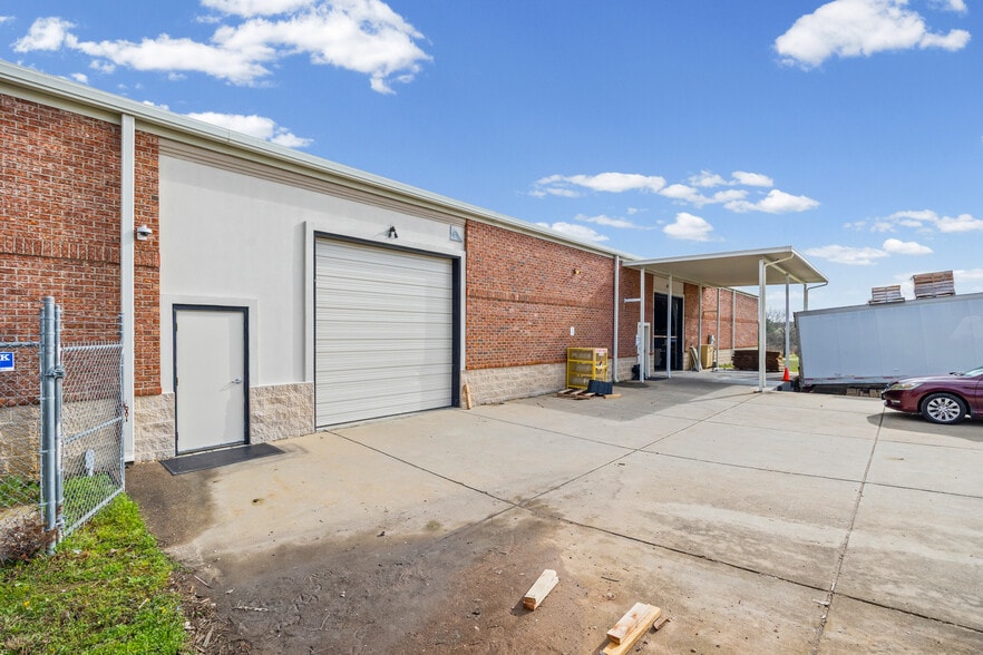 More Photos Of 8190 Regent Pky, Fort Mill Warehouse For Lease