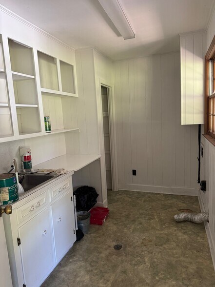 More Photos Of 2113 Wessinger Rd, Chapin Office For Lease