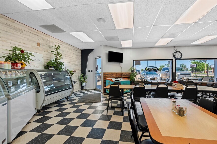 More Photos Of 614 W Central Ave, Wiggins General Retail For Sale