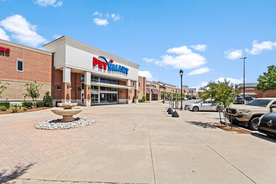 More Photos Of 1212 S Air Depot Blvd, Oklahoma City Office For Sale