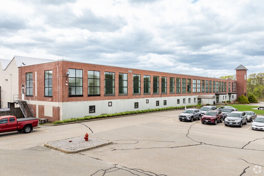 More Photos Of 582 Great Rd, North Smithfield Warehouse For Lease