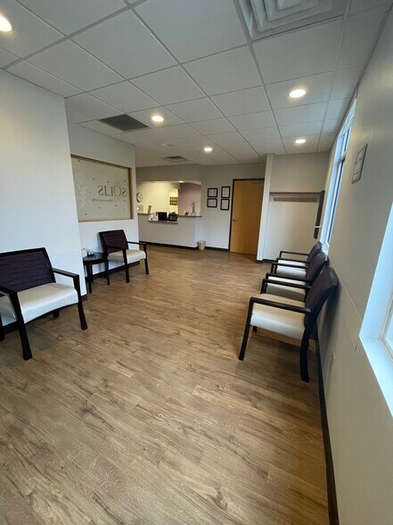 More Photos Of 5156 Blazer Pky, Dublin Medical For Lease