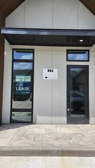 More Photos Of 1325 Main St, Katy Unknown For Lease