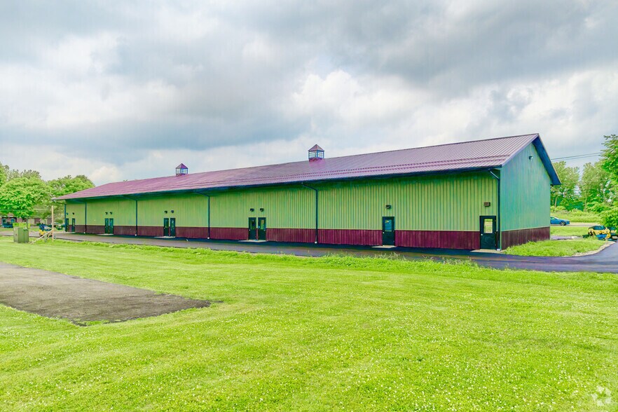 More Photos Of 10 Regency Oaks Blvd, Rochester Warehouse For Lease