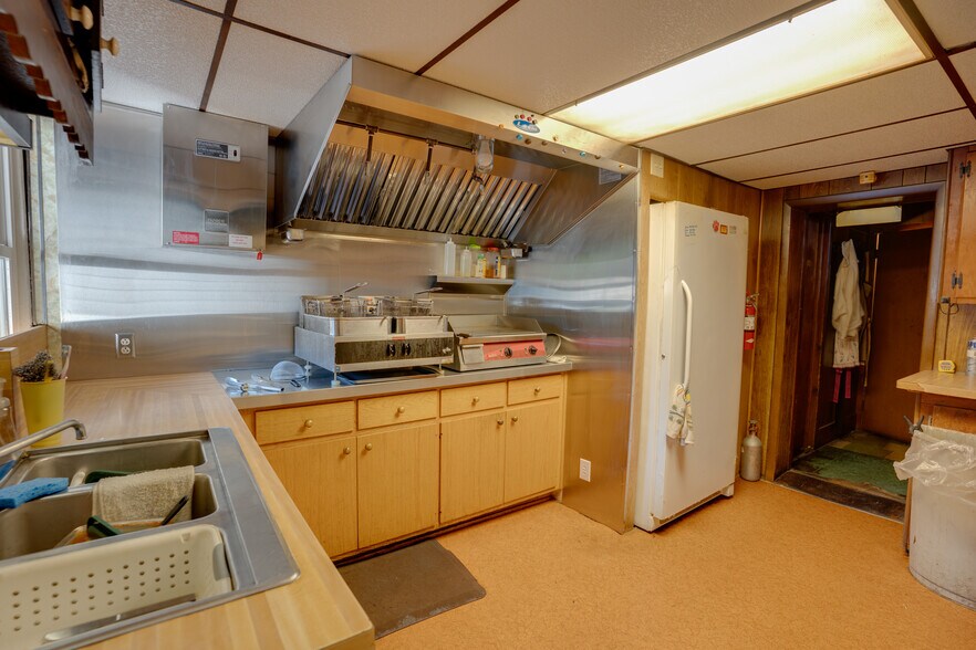 More Photos Of 236 N Main St, Milroy General Retail For Sale