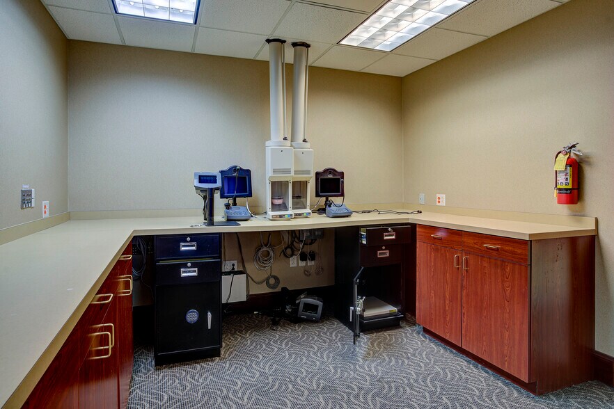 More Photos Of 425 State St, Bristol Bank For Lease