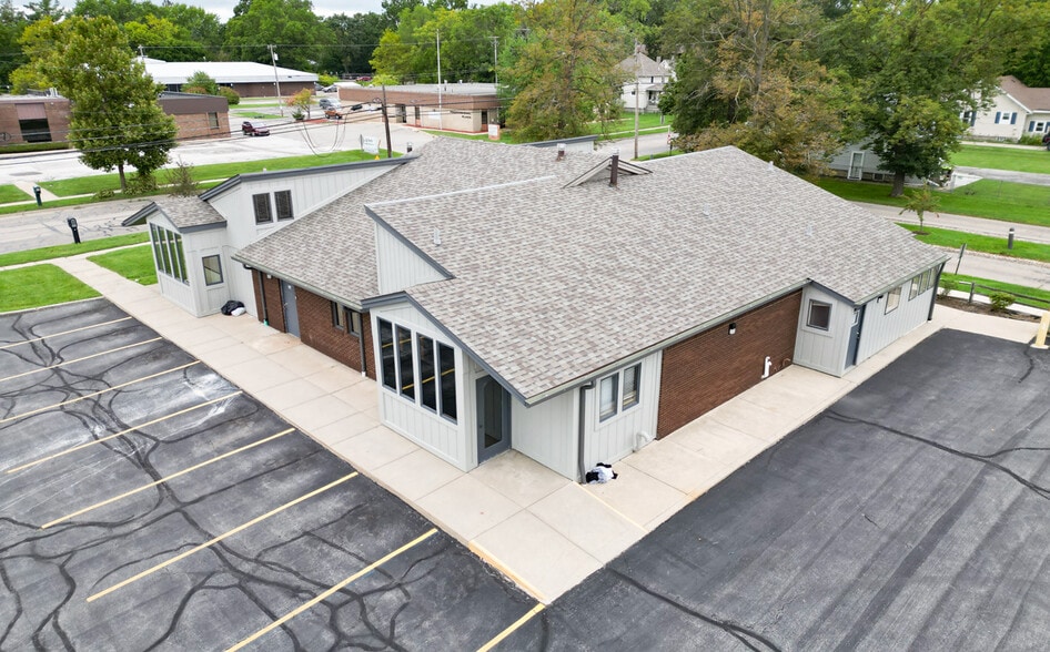 Primary Photo Of 814 N Macomb St, Monroe Medical For Lease