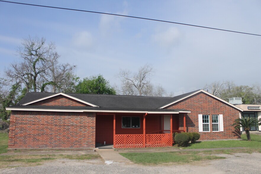 More Photos Of 620 Brazosport Blvd N, Clute Flex For Lease