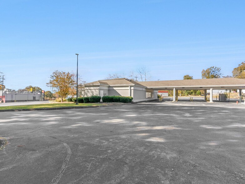 More Photos Of 79 S Main St, Inman Bank For Lease