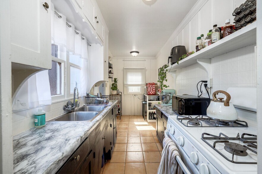 More Photos Of 4918 Del Monte Ave, San Diego Multifamily For Sale