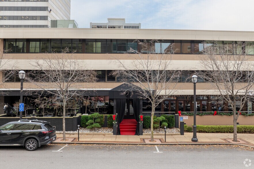 More Photos Of 212 S Central Ave, Clayton Office For Lease