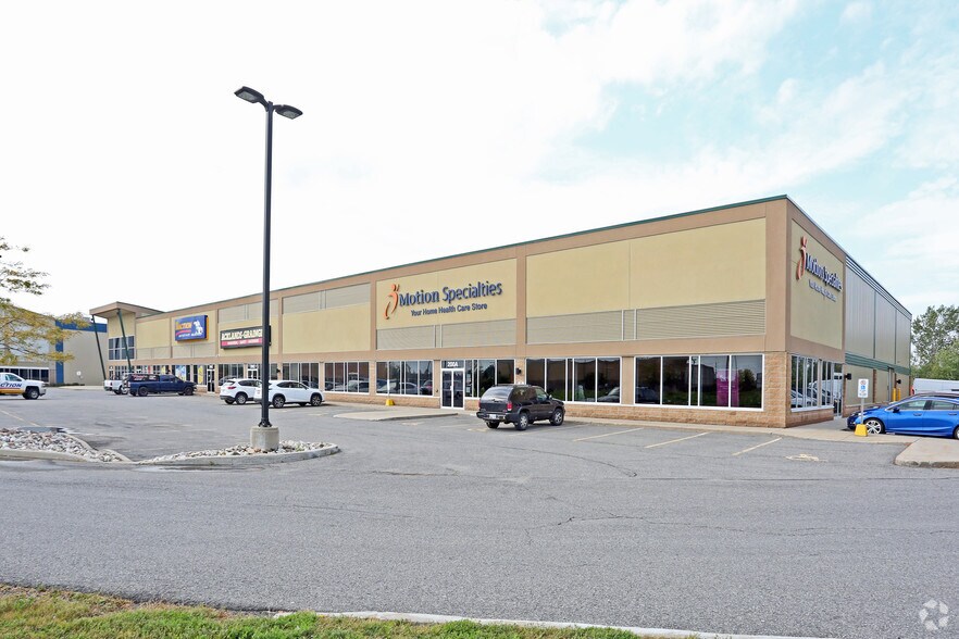 More Photos Of 3020 Hawthorne Rd, Ottawa Showroom For Lease