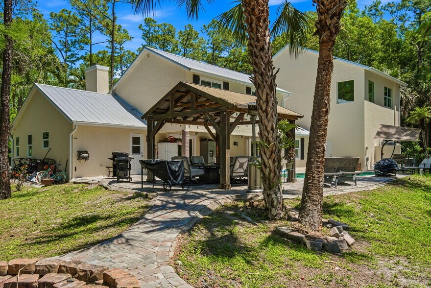 More Photos Of 4120 3rd Ave NW, Naples Apartments For Sale