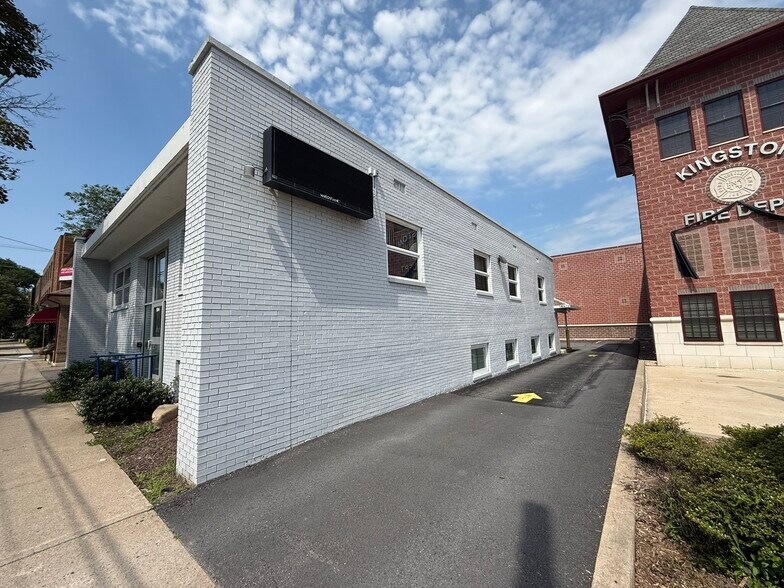 More Photos Of 584 Wyoming Ave, Kingston Medical For Sale