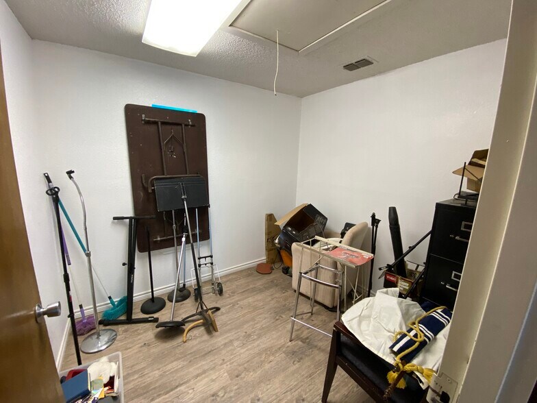 More Photos Of 1717 Idalou Rd, Lubbock Specialty For Sale