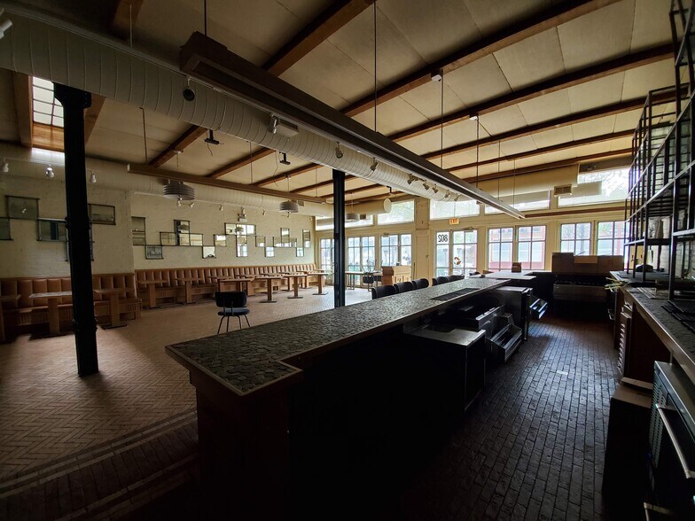 More Photos Of 802-804 W Randolph St, Chicago Storefront Retail Office For Lease