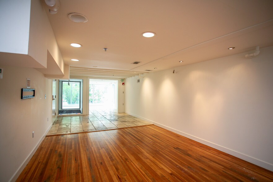 More Photos Of 301 W Broughton St, Savannah Loft Creative Space For Lease
