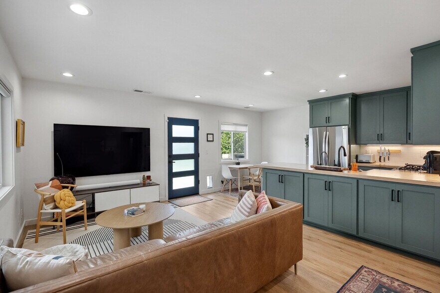 More Photos Of 4852 S Centinela Ave, Los Angeles Multifamily For Sale