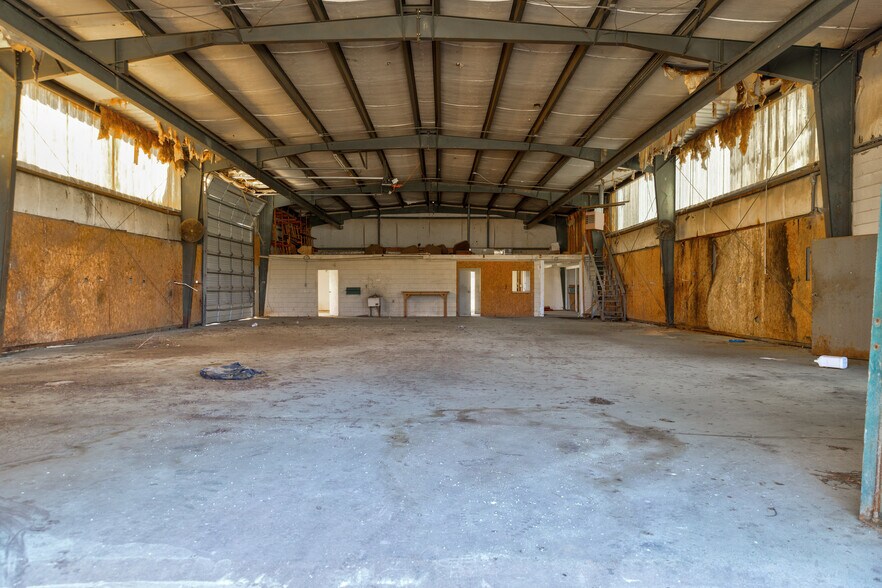 More Photos Of 740 West Union Street, Vienna Manufacturing For Sale
