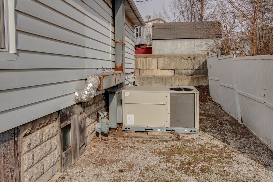 More Photos Of 344 St Louis ave, East Alton Office For Sale