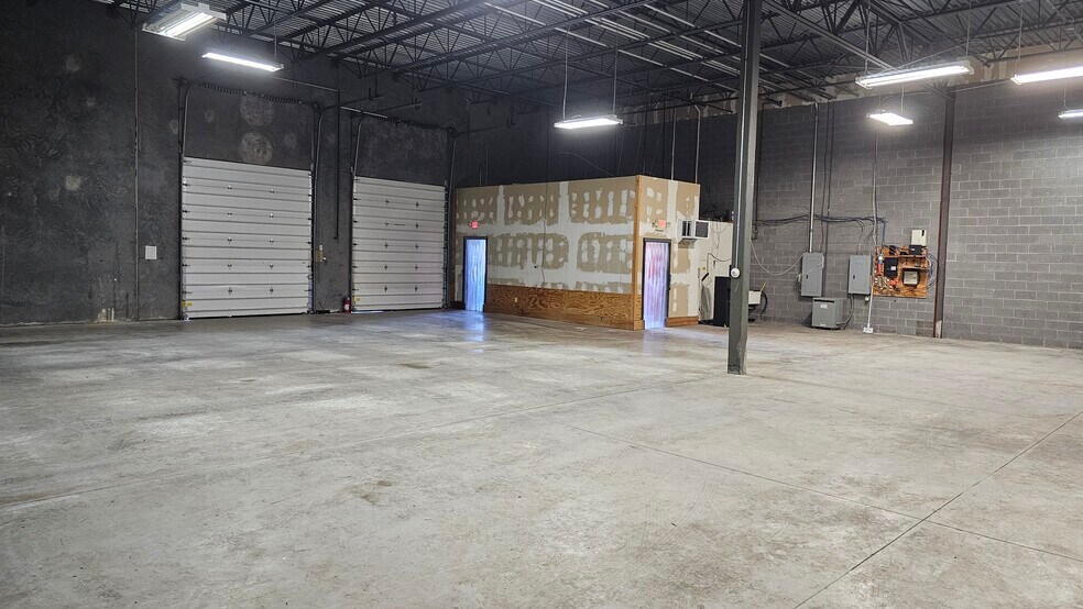 More Photos Of 45915 Maries Rd, Sterling Warehouse For Lease