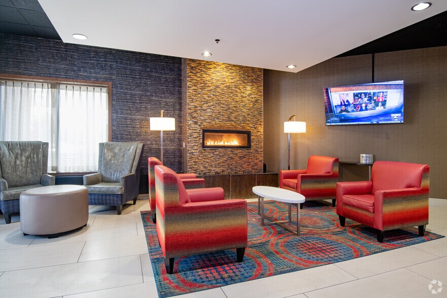 More Photos Of 1005 S Moorland Rd, Brookfield Hotel For Lease