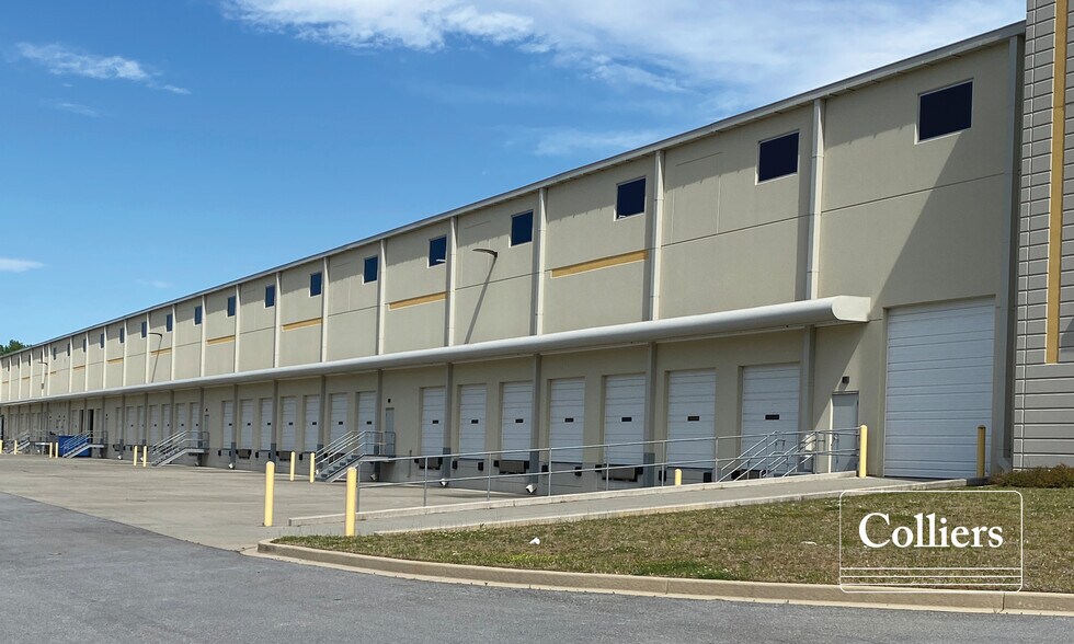 More Photos Of 497 Robin Lake Rd, Duncan Distribution For Lease