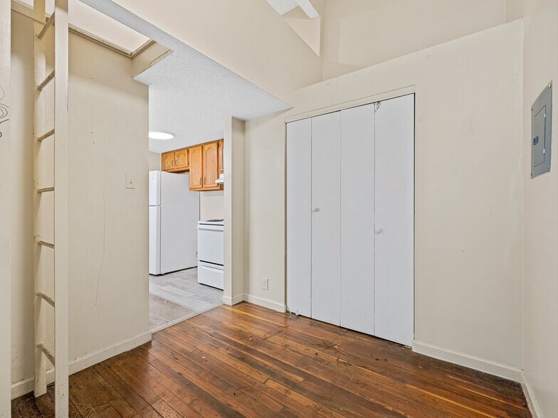 More Photos Of 58 Broadway St, Asheville Storefront Retail Residential For Sale