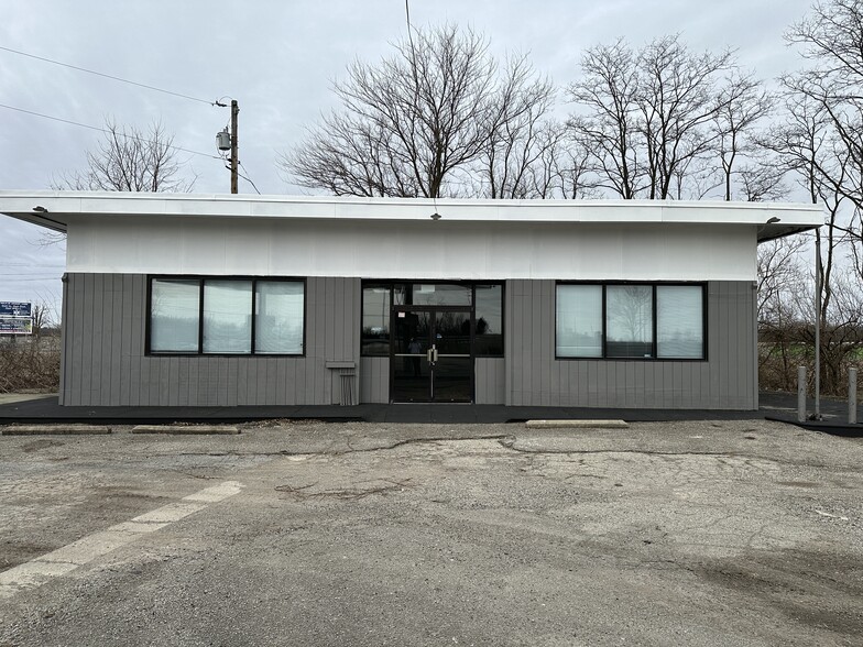 Primary Photo Of 7594 W Oh-73, Wilmington Fast Food For Sale