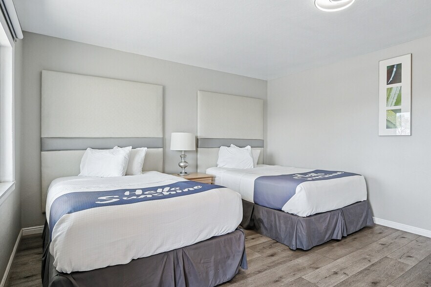 More Photos Of 91 E Main St, Bicknell Hotel For Sale