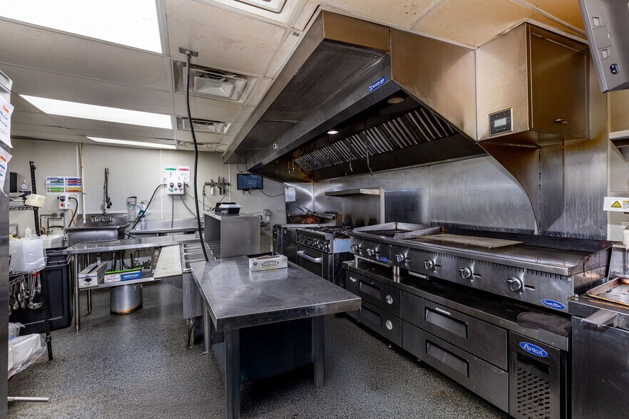 More Photos Of 8021 Hamilton Ave, Cincinnati General Retail For Sale