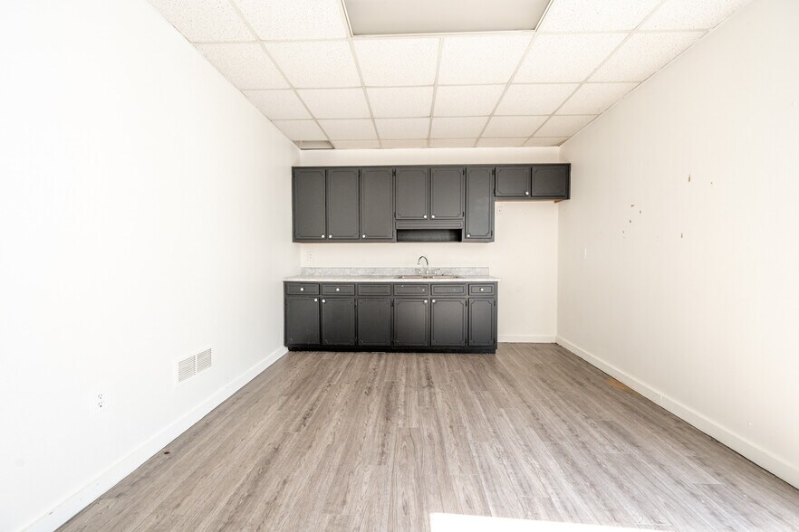 More Photos Of 565-595 Garden Walk Blvd, Atlanta Freestanding For Lease