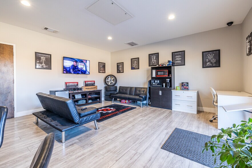 More Photos Of 4337 McBrayer Rd, Oakwood Warehouse For Sale