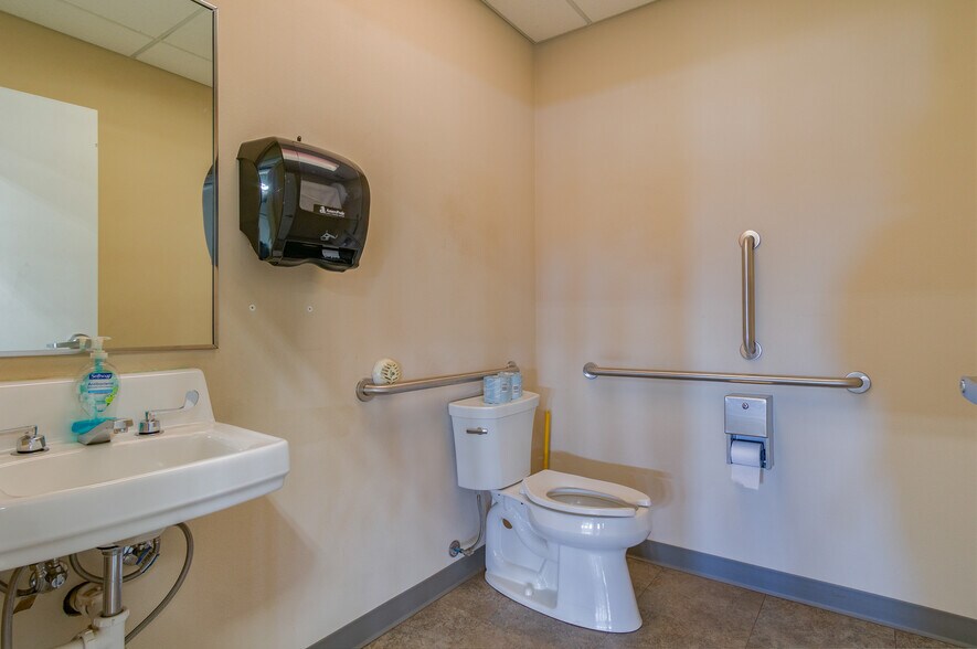 More Photos Of 2981 109th Ave SW, Dickinson Warehouse For Lease