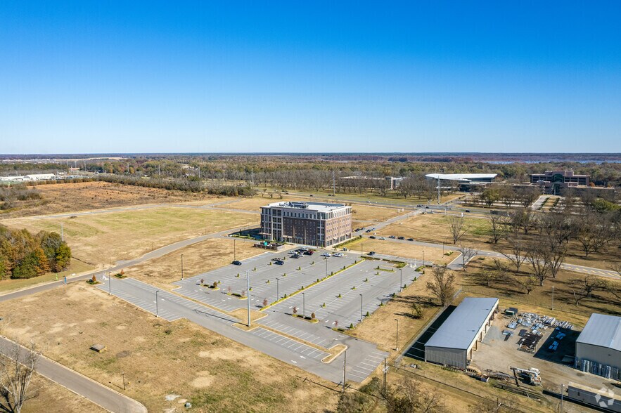 More Photos Of 201 Victory Blvd, Monroe Office For Lease