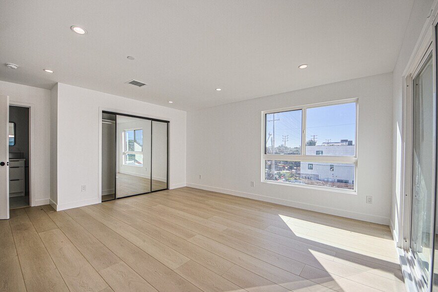 More Photos Of 5709 Auckland Ave, North Hollywood Apartments For Sale