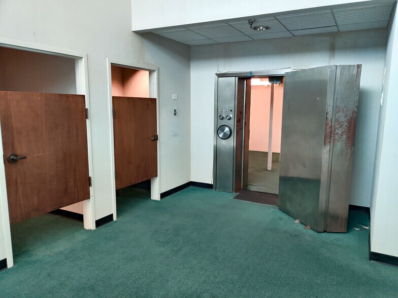 More Photos Of 501 N Grandview Ave, Daytona Beach Medical For Sale