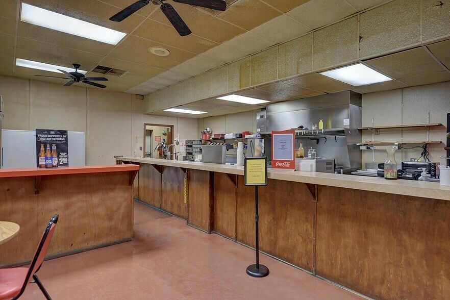 More Photos Of 233 College St, Schulenburg Sports And Entertainment For Sale